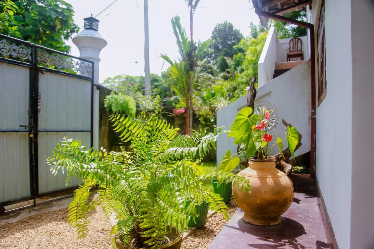 Ranjith Guest Hotel Mirissa Exterior photo