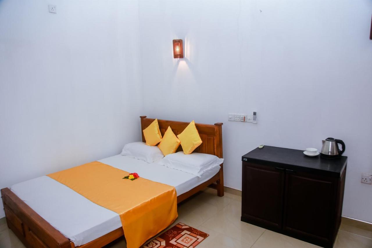 Ranjith Guest Hotel Mirissa Exterior photo