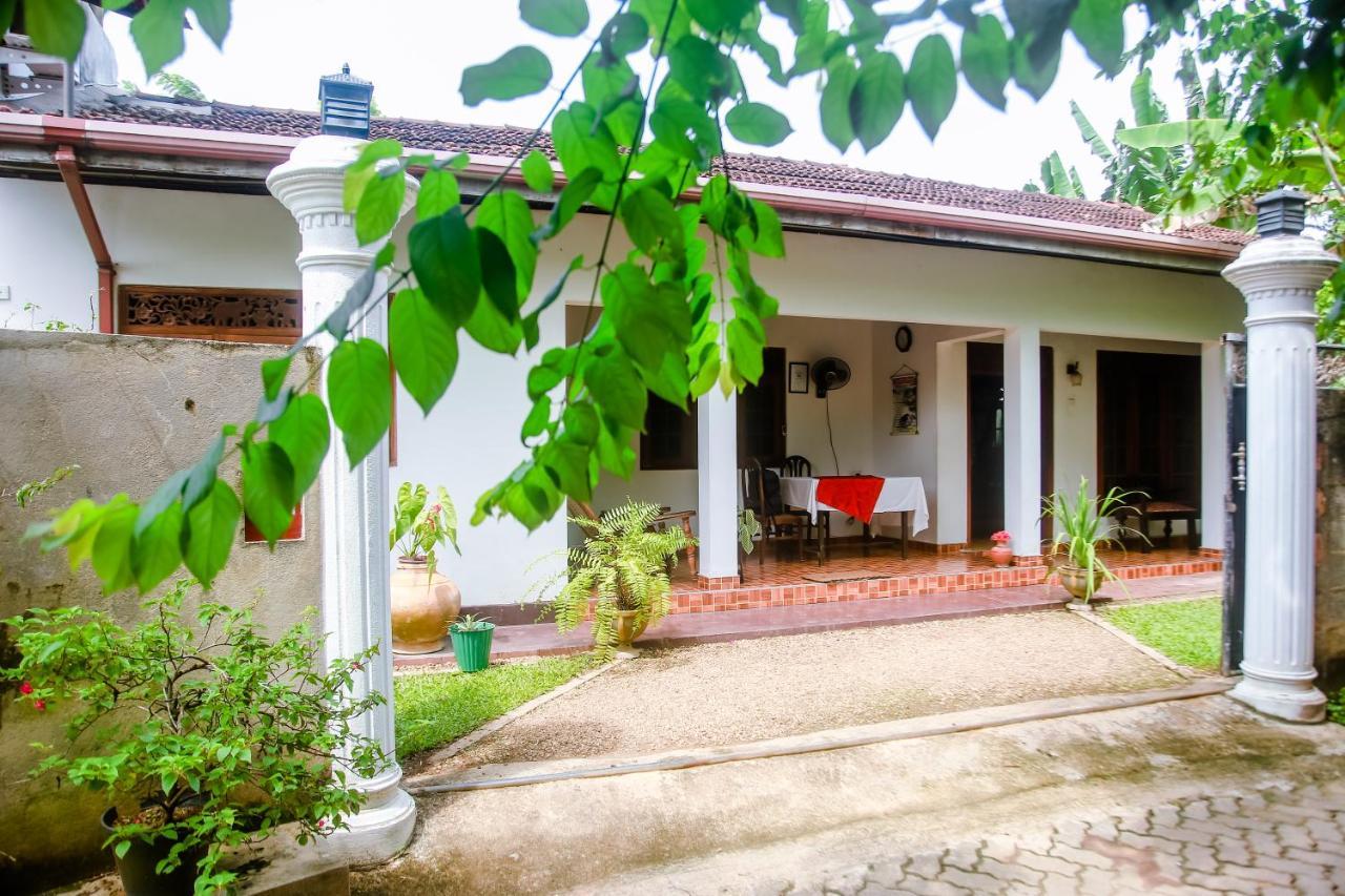 Ranjith Guest Hotel Mirissa Exterior photo