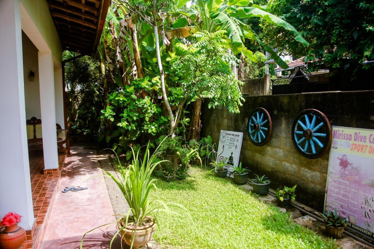 Ranjith Guest Hotel Mirissa Exterior photo