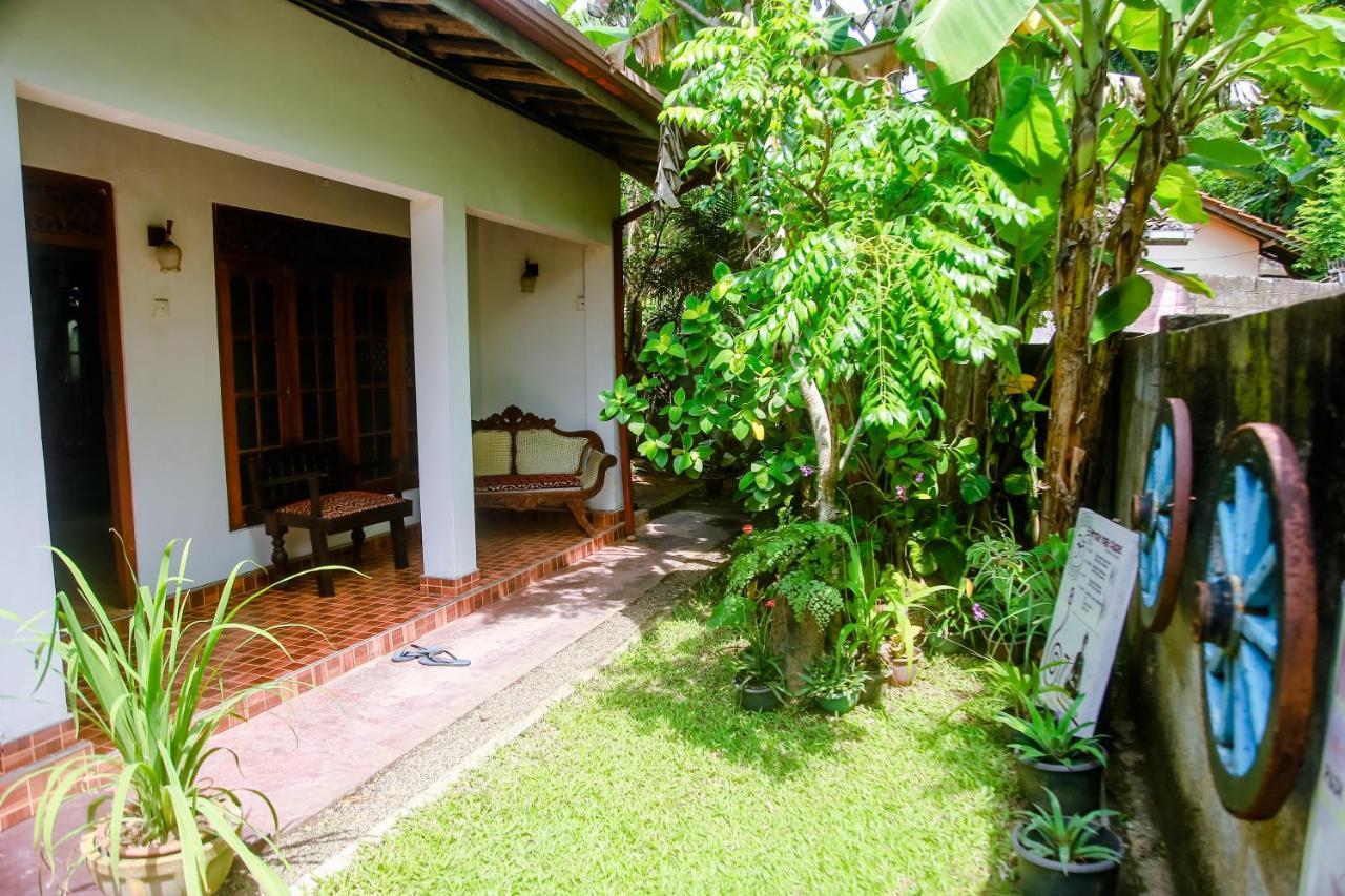 Ranjith Guest Hotel Mirissa Exterior photo