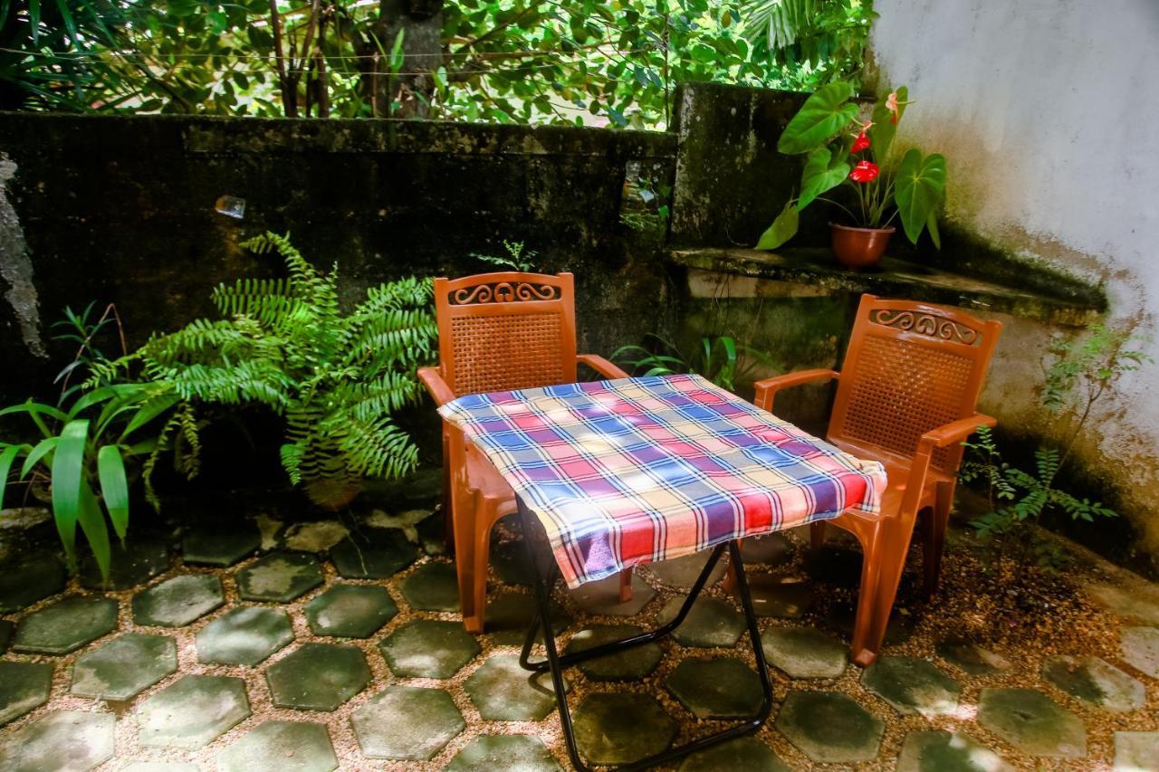Ranjith Guest Hotel Mirissa Exterior photo