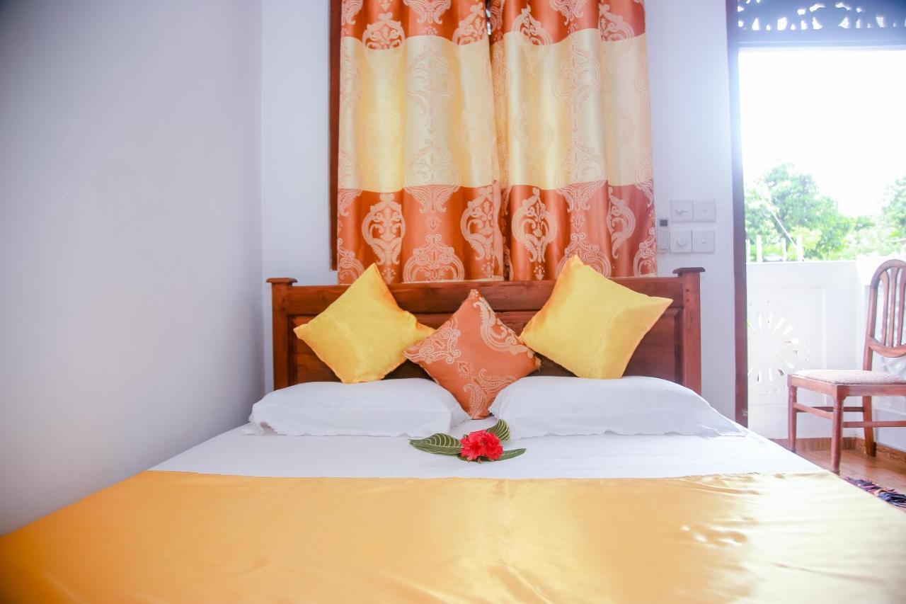 Ranjith Guest Hotel Mirissa Exterior photo