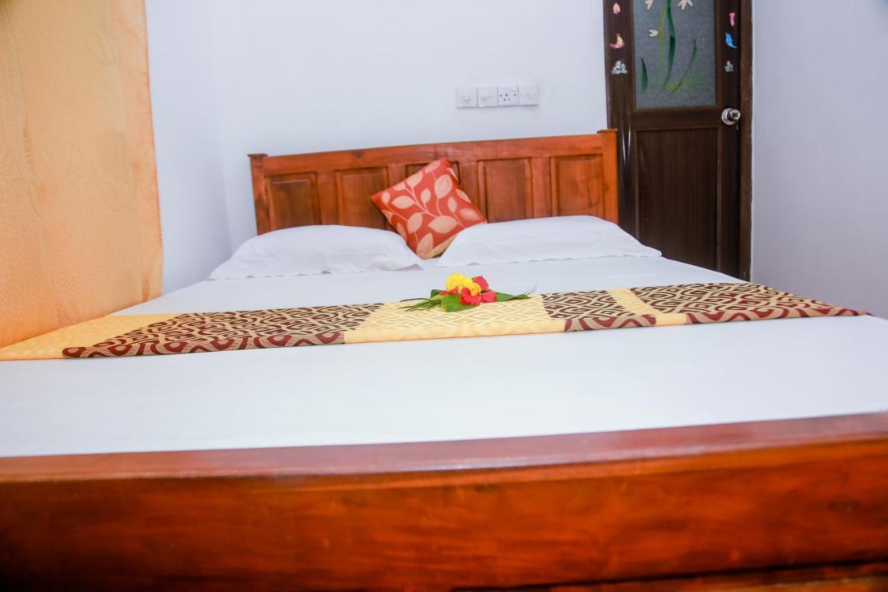 Ranjith Guest Hotel Mirissa Exterior photo