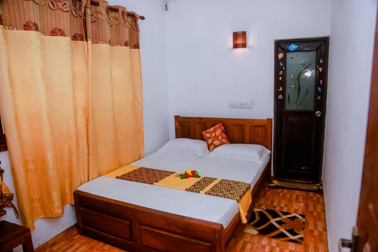Ranjith Guest Hotel Mirissa Exterior photo
