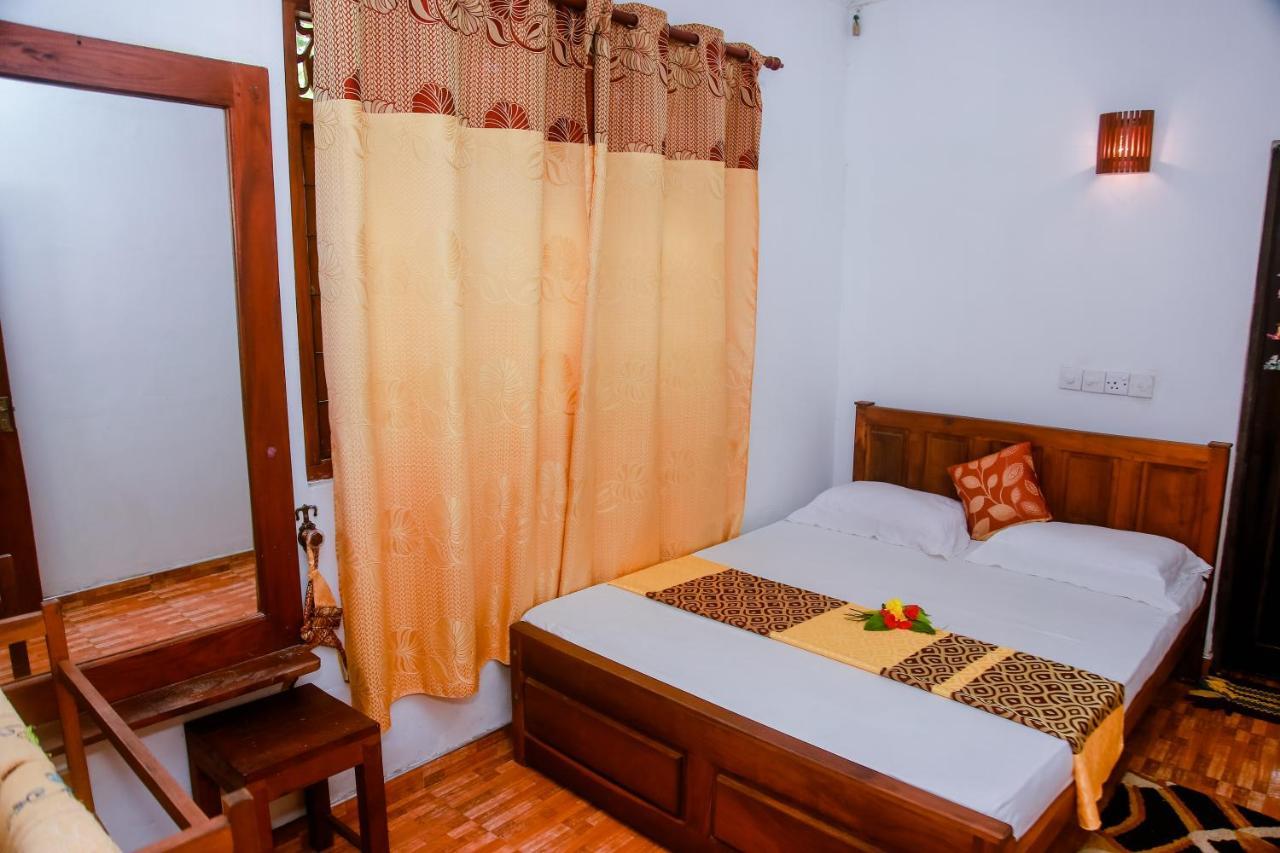 Ranjith Guest Hotel Mirissa Exterior photo